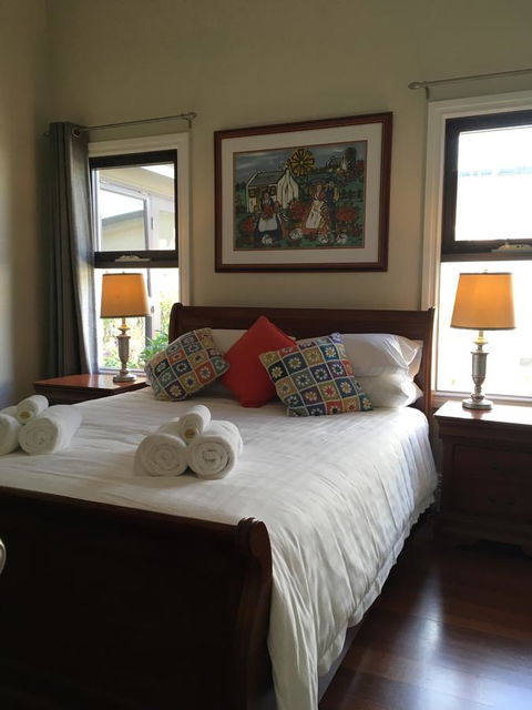 Rowley House - Grafton Accommodation 6