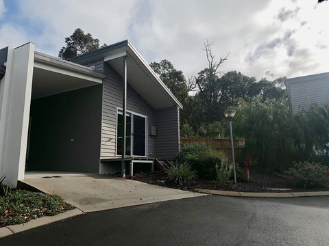 17 By The Sea - Grafton Accommodation 1