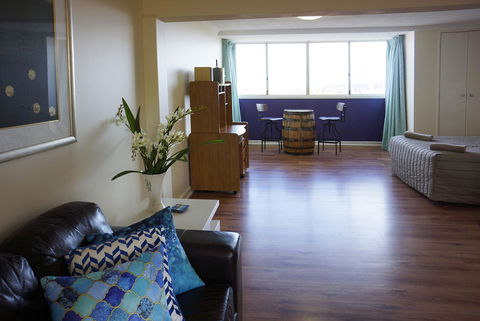 Studio 302 With Ocean Views - Grafton Accommodation 8