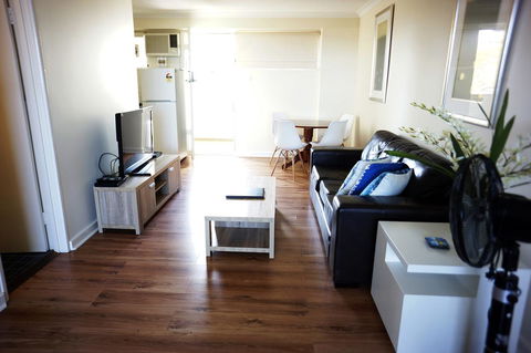 Studio 302 With Ocean Views - Grafton Accommodation 2