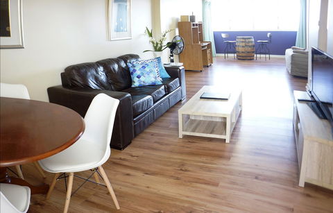 Studio 302 With Ocean Views - Grafton Accommodation 9