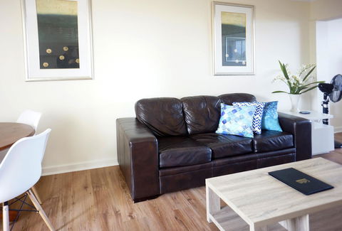 Studio 302 With Ocean Views - Grafton Accommodation 10