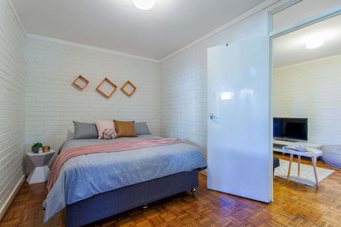 Fremantle Coastal Stay - 1 Bedroom Central Apartment - Grafton Accommodation 0