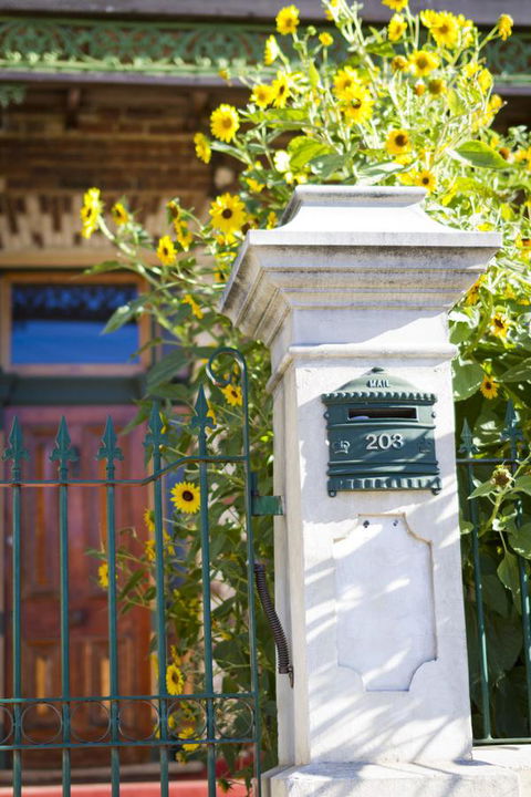 Annie's Victorian Terrace Accommodation Fremantle - Grafton Accommodation 1