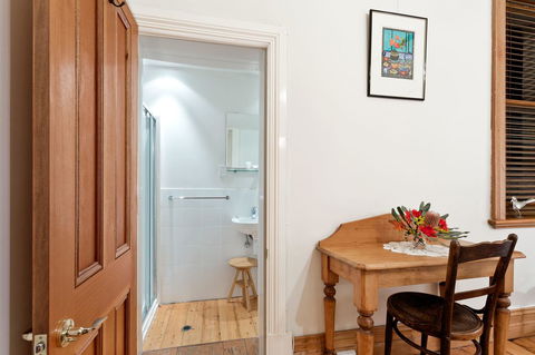 Annie's Victorian Terrace Accommodation Fremantle - Grafton Accommodation 12