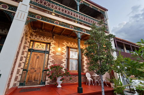 Annie's Victorian Terrace Accommodation Fremantle - Grafton Accommodation 24