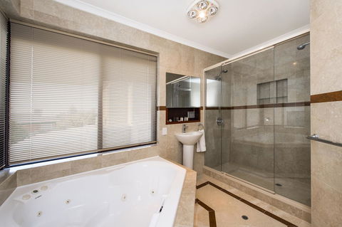North Beach BnB - Grafton Accommodation 14