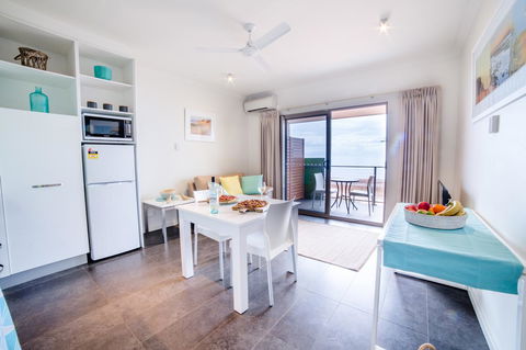 Onslow Beach Resort - Grafton Accommodation 10