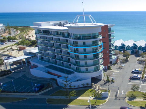 A 406 FANTASTIC OCEAN BEACH And MARINA VIEW APT - MANDURAH - Grafton Accommodation 24