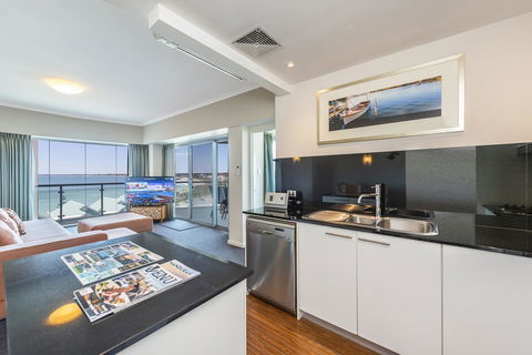 A 406 FANTASTIC OCEAN BEACH And MARINA VIEW APT - MANDURAH - Grafton Accommodation 18