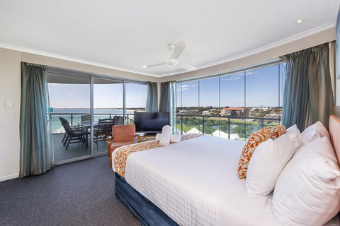 A 406 FANTASTIC OCEAN BEACH And MARINA VIEW APT - MANDURAH - Grafton Accommodation 13