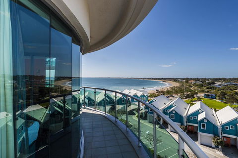 A 406 FANTASTIC OCEAN BEACH And MARINA VIEW APT - MANDURAH - Grafton Accommodation 9