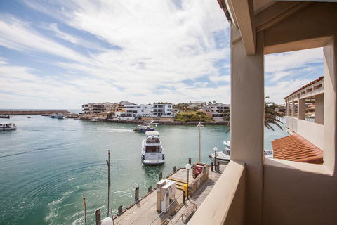 The Marina Hotel - Mindarie - Grafton Accommodation 2
