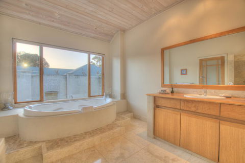 Moana Spa Villas - Prime Yallingup Location - Grafton Accommodation 17