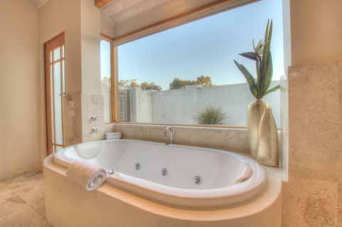 Moana Spa Villas - Prime Yallingup Location - Grafton Accommodation 6