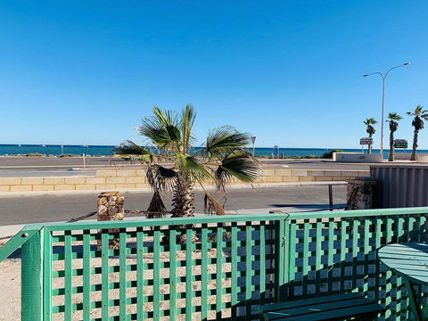 Shark Bay Cottages - Grafton Accommodation 14