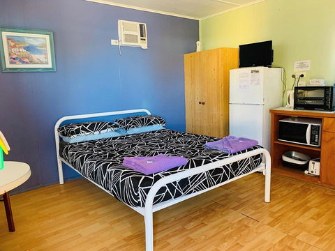Shark Bay Cottages - Grafton Accommodation 24