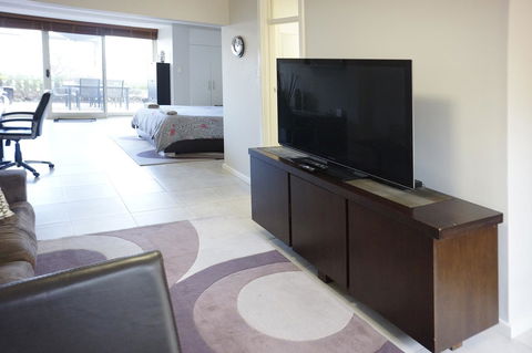 Studio 4 - Ground Floor Fremantle Apartment - Grafton Accommodation 7