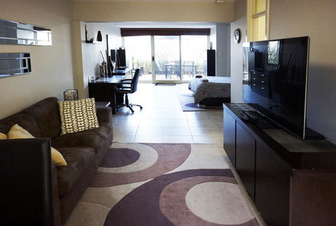 Studio 4 - Ground Floor Fremantle Apartment - Grafton Accommodation 3