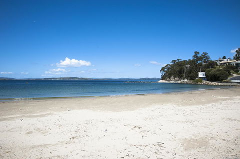 On The Beach Waterfront Apartment - Grafton Accommodation 16