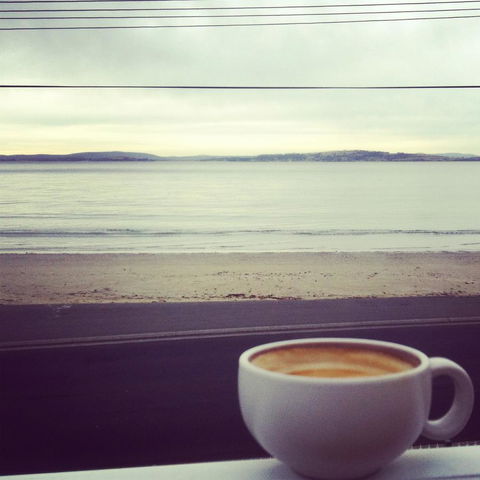 On The Beach Waterfront Apartment - Grafton Accommodation 8