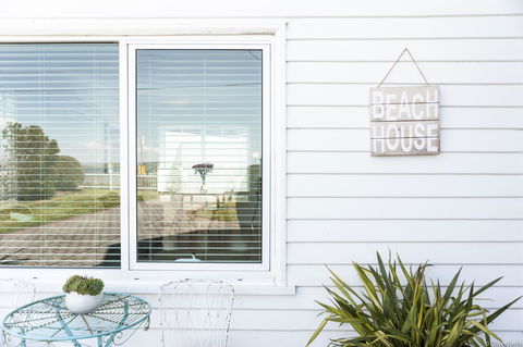 On The Beach Waterfront Apartment - Grafton Accommodation 1