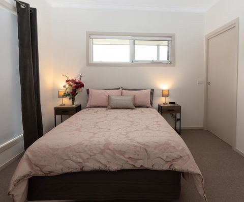 Erriba House - Grafton Accommodation 13