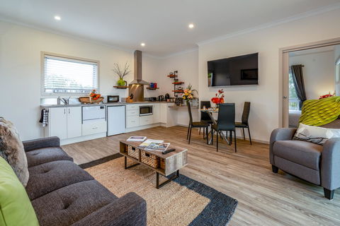 Erriba House - Grafton Accommodation 5