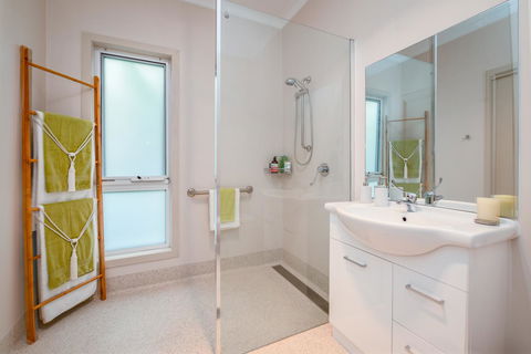 Erriba House - Grafton Accommodation 2