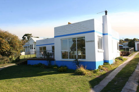 Bridport Holiday Rental - Grafton Accommodation 1