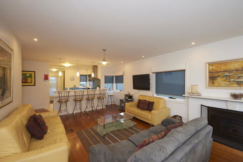 Bridport Holiday Rental - Grafton Accommodation 2