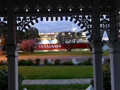 Riverbank Villa - Grafton Accommodation 0