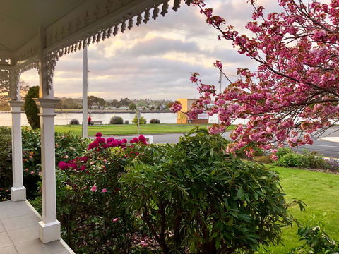 Riverbank Villa - Grafton Accommodation 9