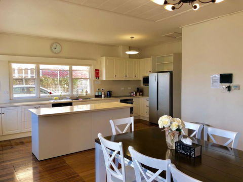 Riverbank Villa - Grafton Accommodation 5