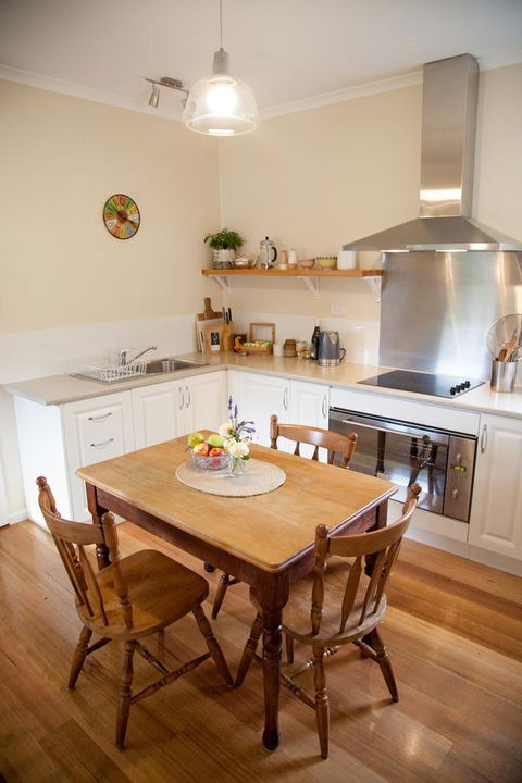 The Pear Cottage - Grafton Accommodation 10