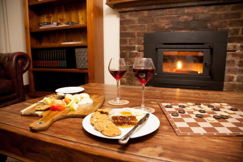 The Pear Cottage - Grafton Accommodation 1