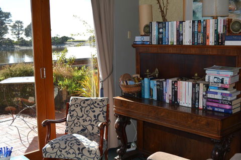 The Waterfront Wynyard - Grafton Accommodation 9