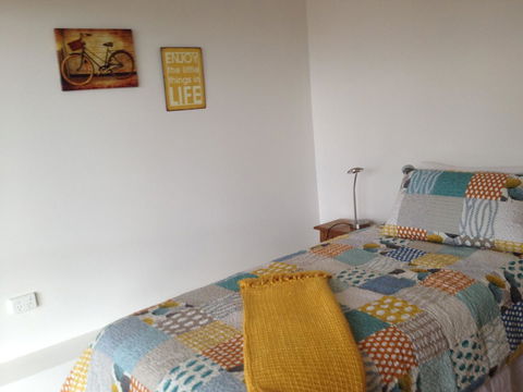 Reflections On The Bay - Grafton Accommodation 12