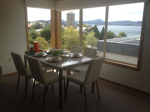 Reflections On The Bay - Grafton Accommodation 3