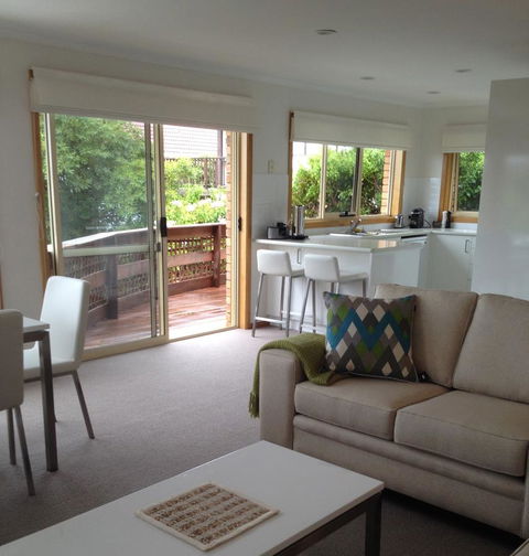 Reflections On The Bay - Grafton Accommodation 5