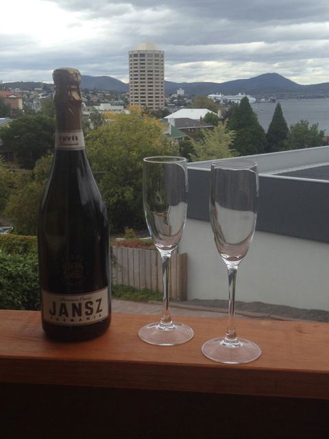 Reflections On The Bay - Grafton Accommodation 4