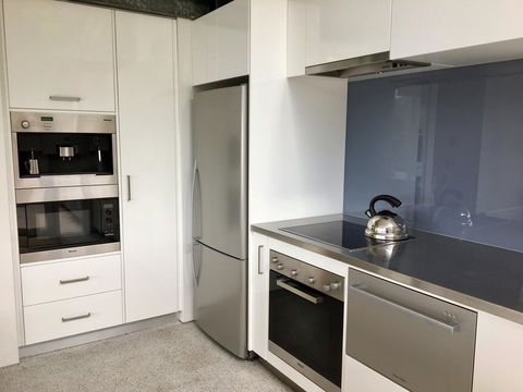 Eaglehawk Pavilions - Grafton Accommodation 7
