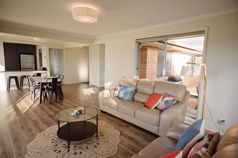 The Holiday Home People - Grafton Accommodation 3