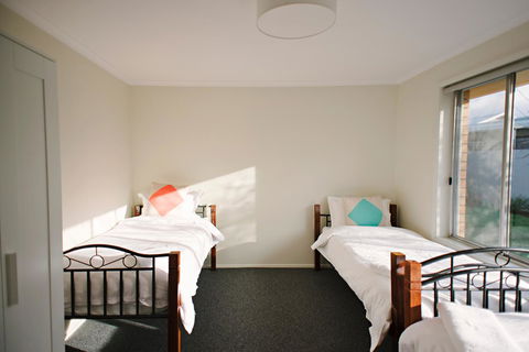 The Holiday Home People - Grafton Accommodation 16