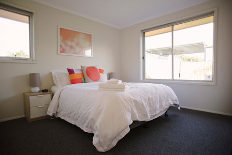 The Holiday Home People - Grafton Accommodation 15