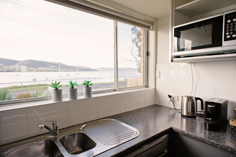 The Holiday Home People - Grafton Accommodation 4