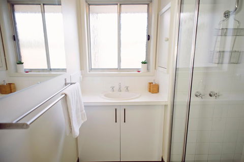 The Holiday Home People - Grafton Accommodation 11