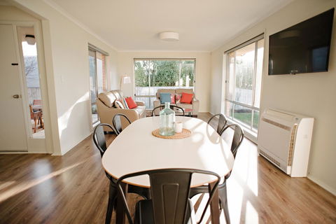 The Holiday Home People - Grafton Accommodation 8