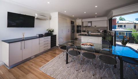 Russell House - Grafton Accommodation 24