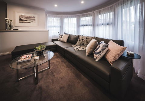 Russell House - Grafton Accommodation 4
